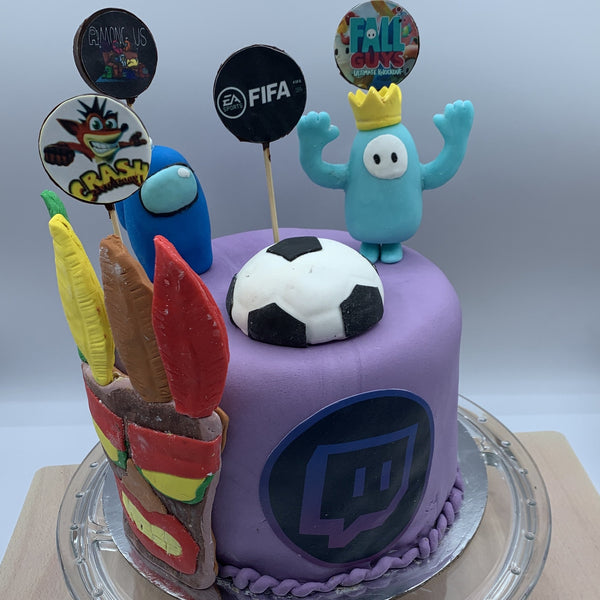 Tarta Twitch con figuritas