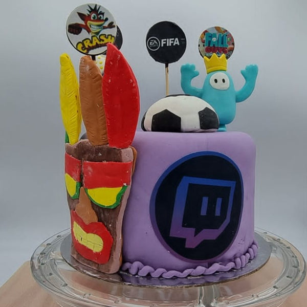 Tarta Twitch con figuritas