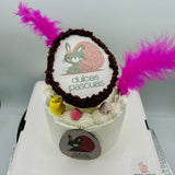 base pastel y mona burn cake de pascua vista frontal con decoracion de huevo de chocolate
