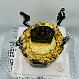detalle superior de tarta michael jackson con decoracion tematica negra y dorada