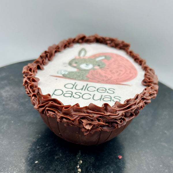 huevo de chocolate sorpresa de pascua con decoracion artesanal en barcelona