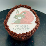 huevo de chocolate sorpresa de pascua con dulces dentro barcelona