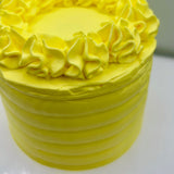Detalle de la Smash Cake amarilla artesanal para bebés en Barcelona