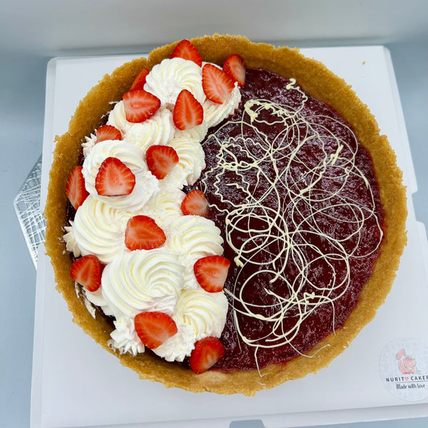 Tarta New York Cheesecake con base crujiente y fresas frescas