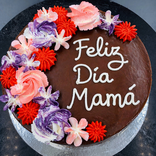 Tarta artesanal Feliz Día Mamá con decoración floral