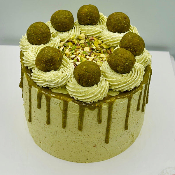Tarta de pistacho artesanal con crema de pistacho y decoración gourmet – Nurita Cakery Barcelona