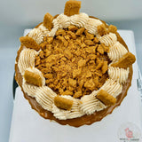 Tarta de galleta Lotus sin fondant, rosetones de crema y topping de galleta