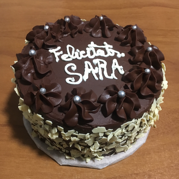 Pastel de chocolate y ganache de chocolate negro