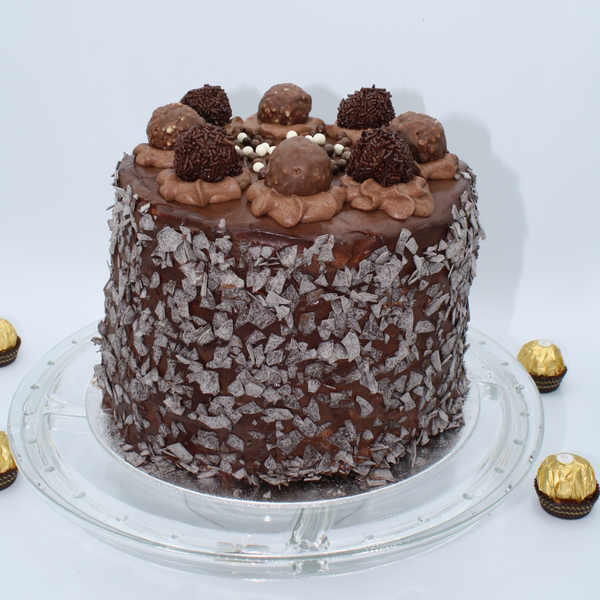 Pastel de vainilla y chocolate relleno de trufa