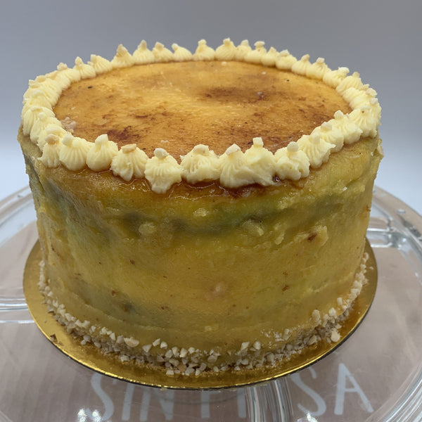 Pastel de crema catalana y yema tostada
