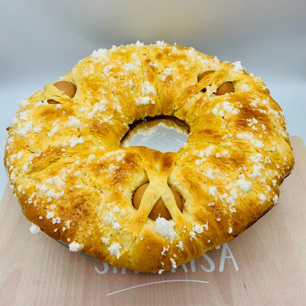 Mona o rosca tradicional con huevos duros
