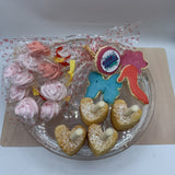 Pack Día de la madre bizcochos corazones, galletas y ramo de rosas de merengue