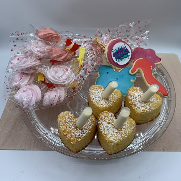 Pack Día de la madre bizcochos corazones, galletas y ramo de rosas de merengue