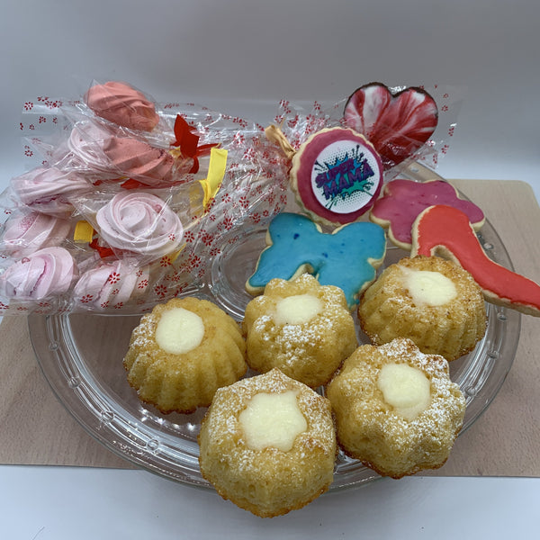 Pack Día de la madre bizcochos rellenos, galletas y ramo de rosas de merengue