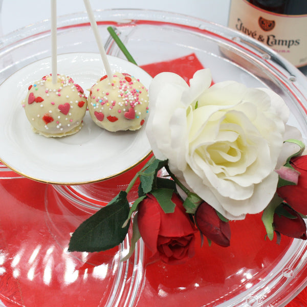 Cake pop de red velvet con cobertura de chocolate blanco