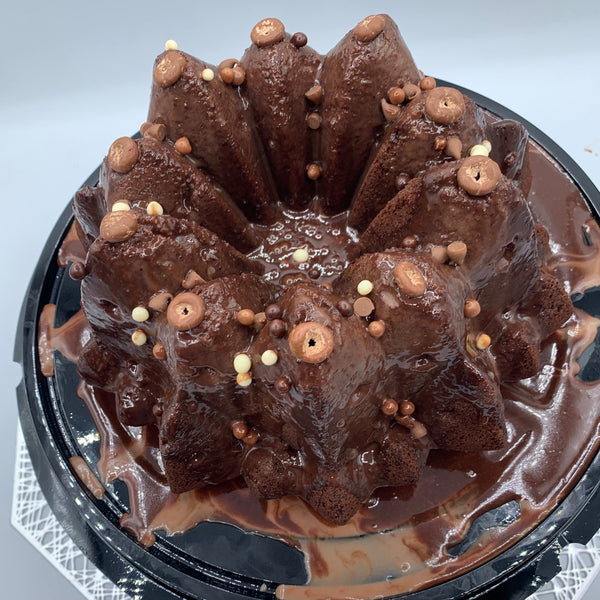 Pastel Bundt cake jugoso de chocolate