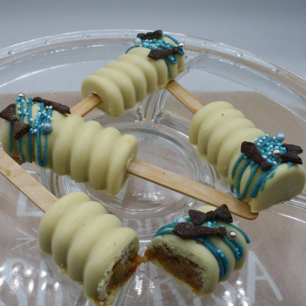 Cakesicles o heladitos de bizcocho de zanahoria y chocolate blanco