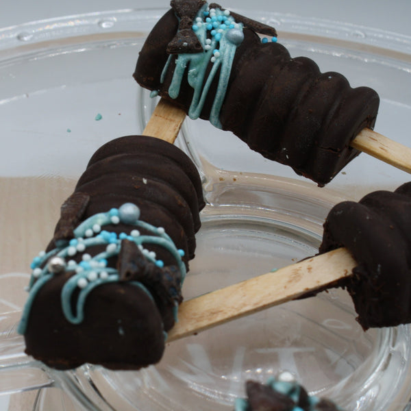 Cakesicles o heladitos de bizcocho de zanahoria y chocolate negro