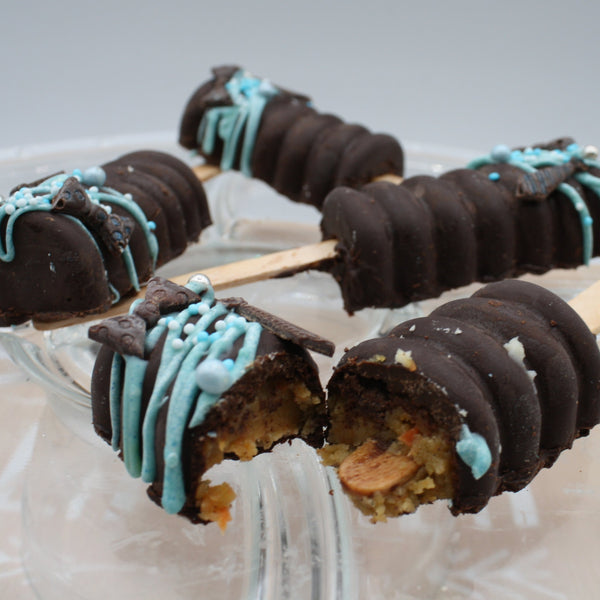 Cakesicles o heladitos de bizcocho de zanahoria y chocolate negro