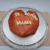 Pastel "TE QUIERO MAMA" corazón bombón, con bizcocho y crema