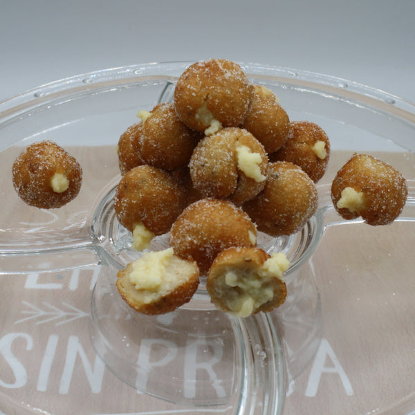 Buñuelos de cuaresma de crema pastelera