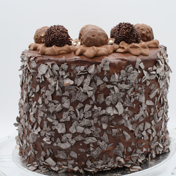 Pastel de vainilla y chocolate relleno de trufa