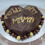 Pastel "FELIZ DIA MAMA" corazón bombón, con bizcocho y crema