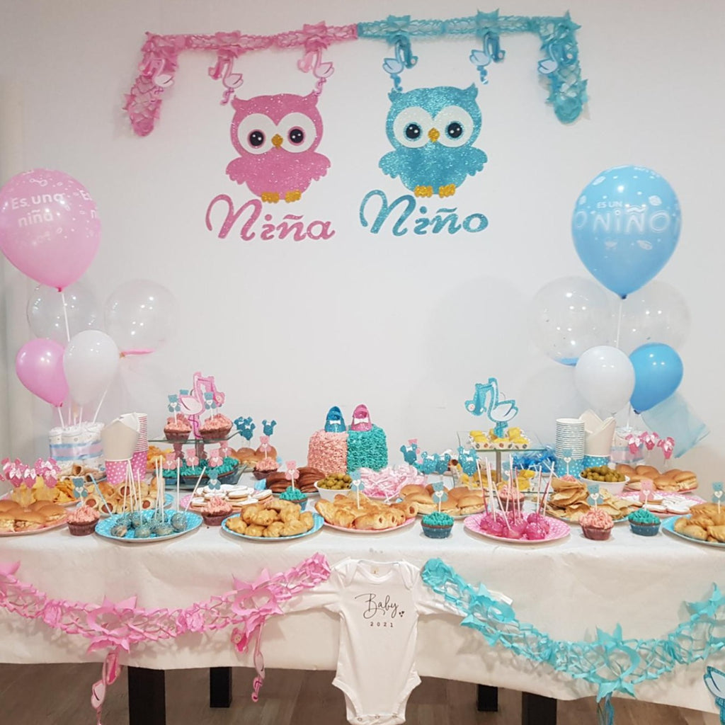 Mesa dulce para revelación del sexo del bebé en Barcelona con decoración niña y niño