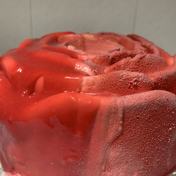 Semifrío grande de red velvet, con queso mascarpone y chocolate blanco