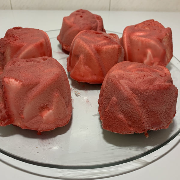 Semifrío individual de red velvet, con queso mascarpone y chocolate blanco